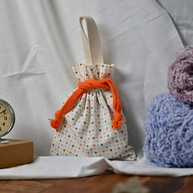 手提束口收纳袋/万用包 彩色小圆点 - 化妆包/杂物包 - 棉．麻 白色