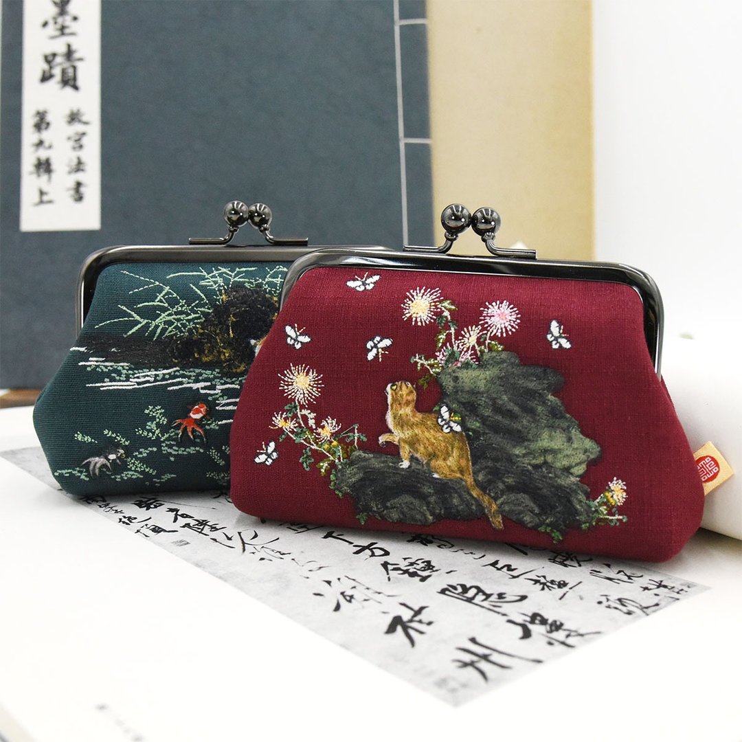 财运亨通-菊花狸奴刺绣口金包 - 化妆包/杂物包 - 棉 红色