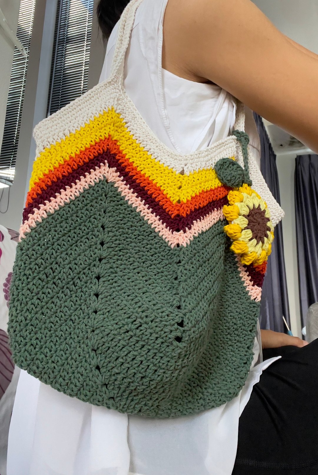 Sun flower bag Granny square Bag, Crochet Bag, Women Bag - 手提包/手提袋 - 棉 多色