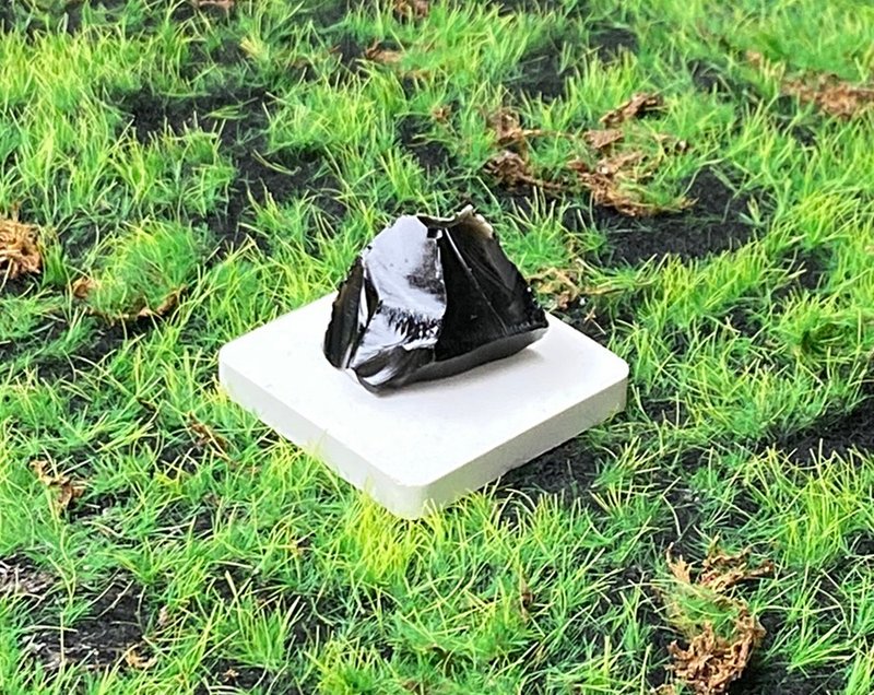 黑曜石| 天然水晶矿石| 避邪保平安 | 净化负能量 | 旅行必备 - 摆饰 - 水晶 黑色