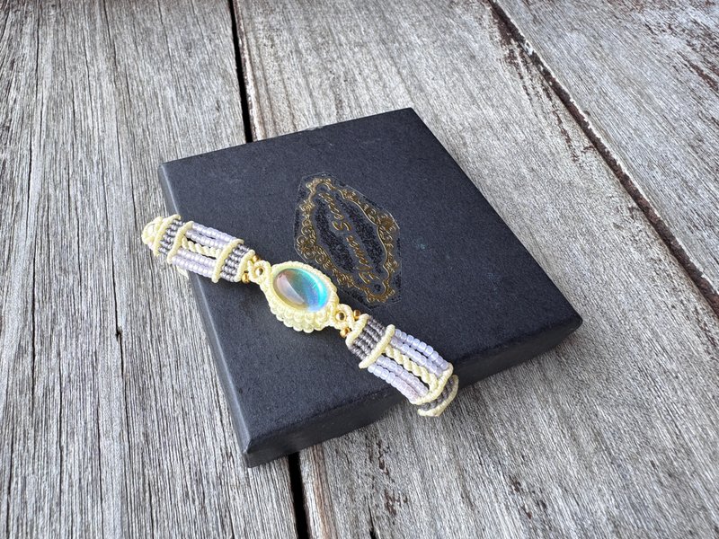 240318 Macrame 南美蜡线 彩虹白水晶 手链 - 手链/手环 - 半宝石 白色