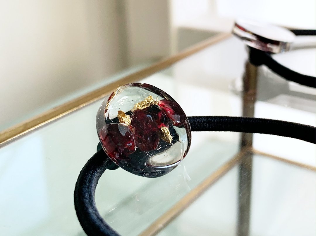 [January birthstone] Garnet clear hair tie that leads to success through accumulated efforts - 发饰 - 树脂 红色