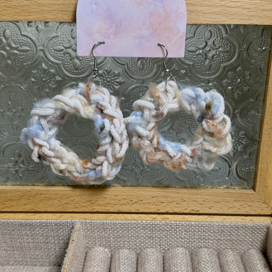 MUMU 蓝莓起司毛茸圈圈耳勾式耳环 925银针 HAND MADE - 耳环/耳夹 - 棉 
