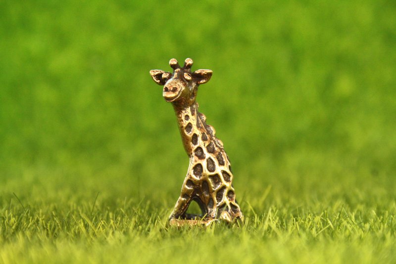Giraffe - miniature statuette of bronze, metal figurine - 摆饰 - 铜/黄铜 