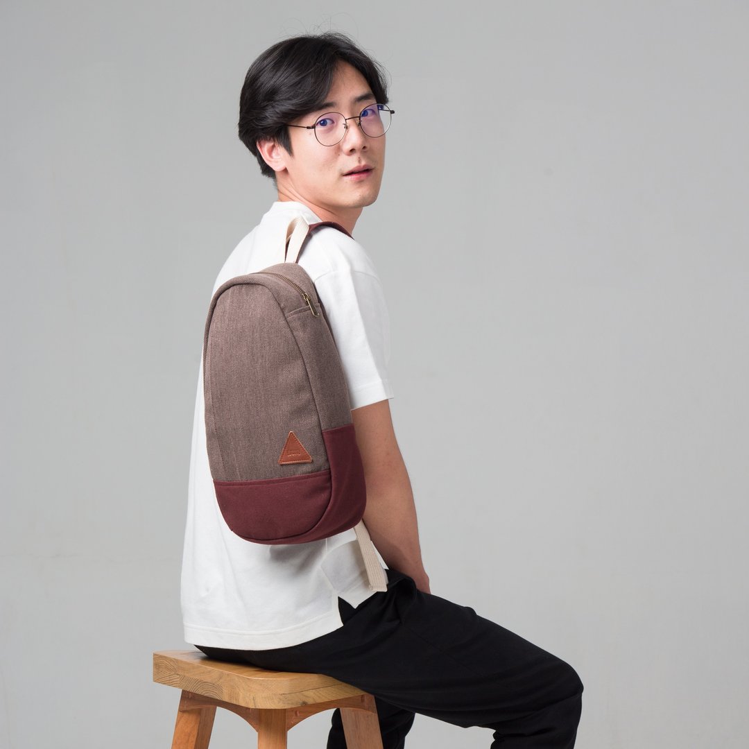 JUN Burgundy Red Rustic Canvas Mini Shoulder Bag Shoulder Bag Red - 后背包/双肩包 - 棉 红色