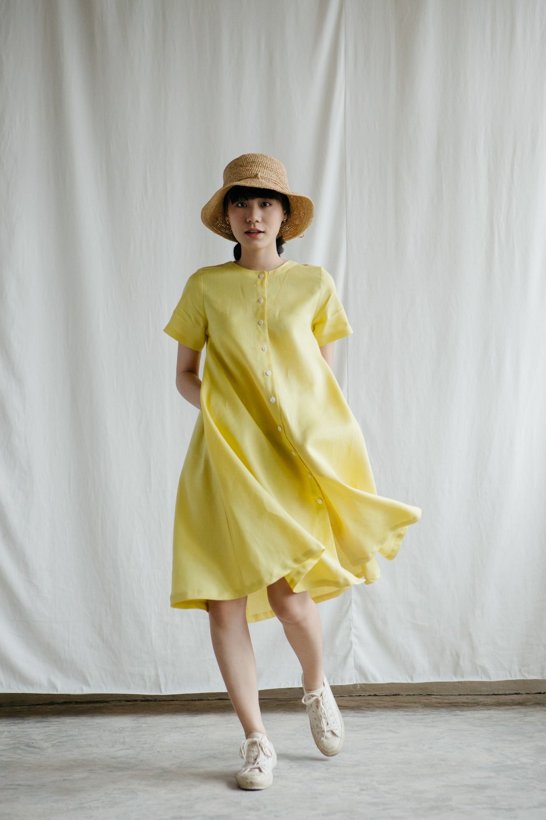 A-line Linen Dress with Shell Button in Lemon - 洋装/连衣裙 - 棉 黄色