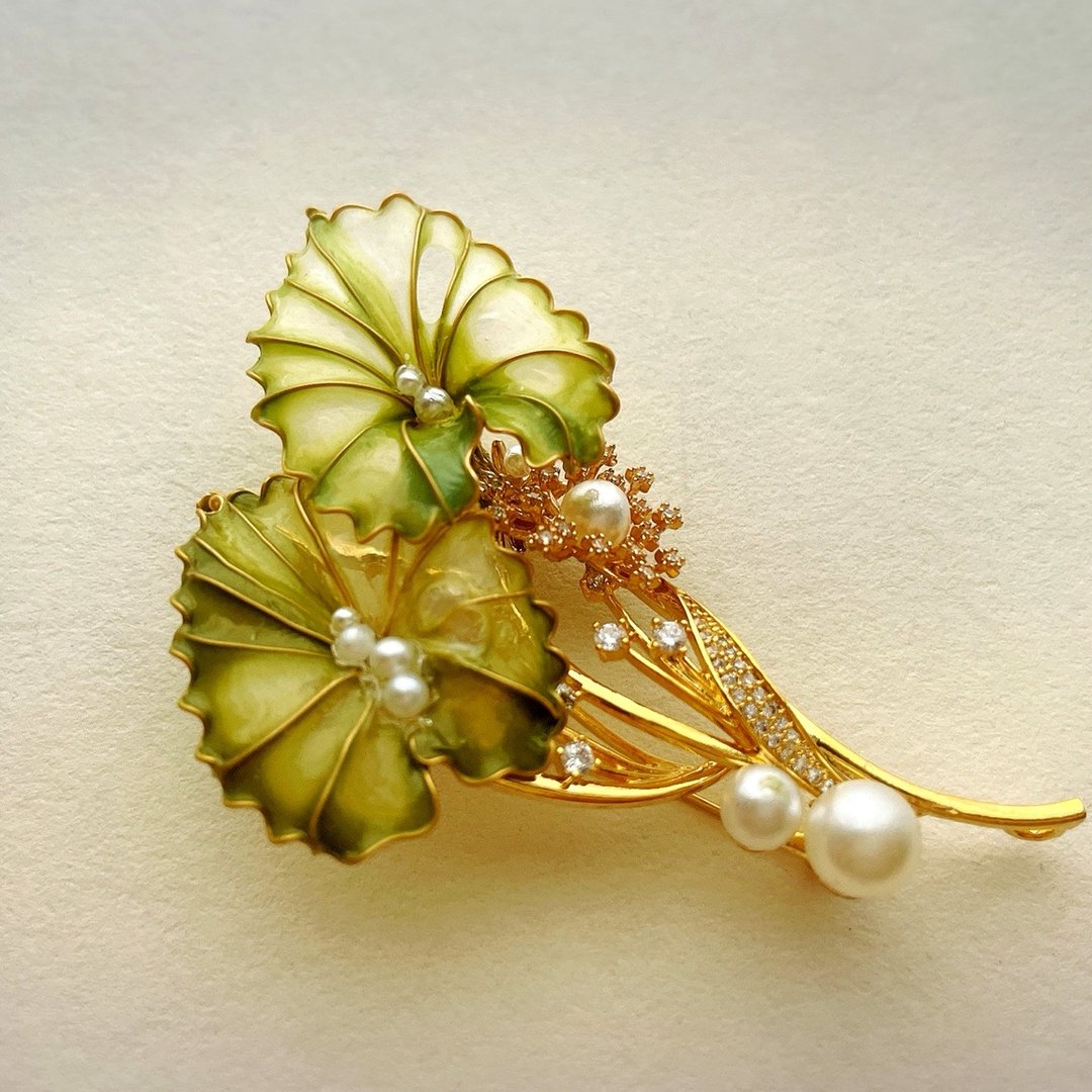 Luce Bloom 龟背芋珍珠水晶花胸针 - 胸针 - 其他金属 金色