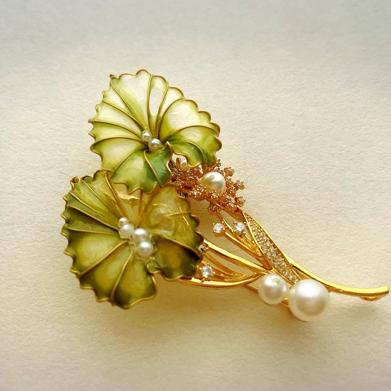 Luce Bloom 龟背芋珍珠水晶花胸针 - 胸针 - 其他金属 金色