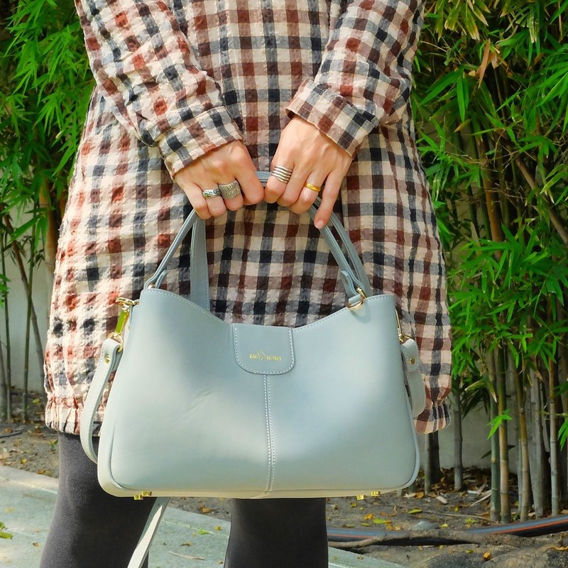 Valley an attractive lady handbag Pastel Blue Grey color - 手提包/手提袋 - 真皮 