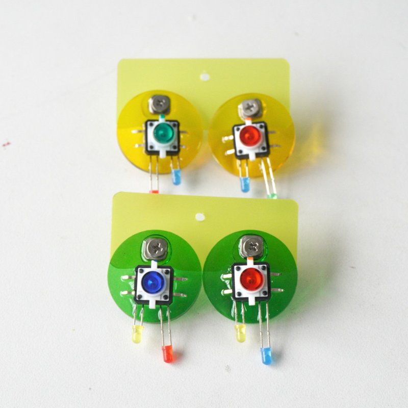 可爱清新彩色几何圆形电子未来感部队称撞色耳饰耳环 送禮 - 耳环/耳夹 - 其他材质 多色