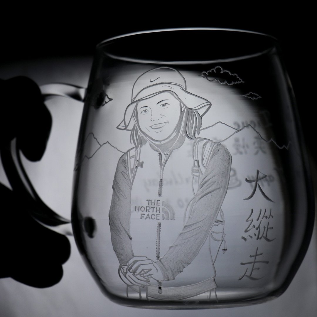 360cc【大纵走纪念】(写实版半身+山景)日本HARIO耐热杯 - 咖啡杯/马克杯 - 玻璃 透明