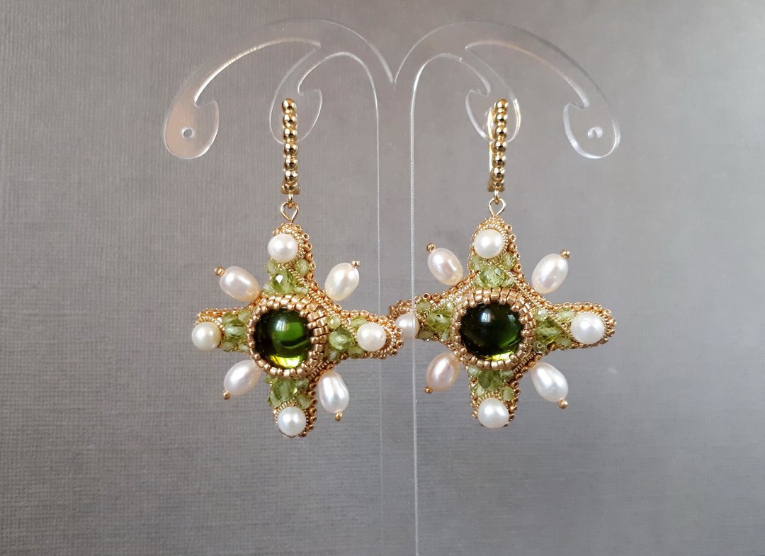 Gold peridot earrings, green ancient byzantine earrings, pearl cross earrings - 耳环/耳夹 - 宝石 绿色