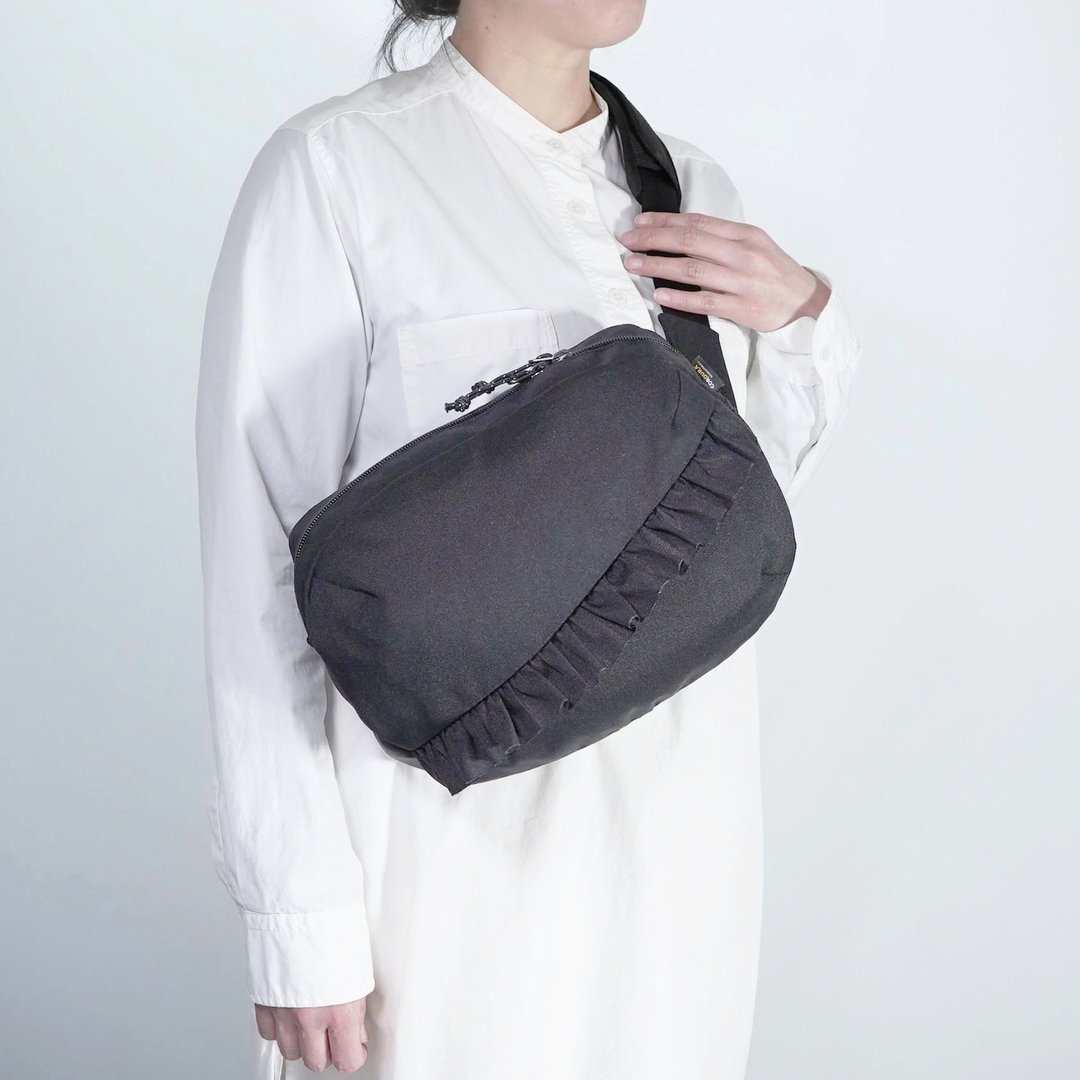 约 5L 荷叶边斜背包 轻盈的防泼水 CORDURA® 两用包 - 手提包/手提袋 - 棉 黑色