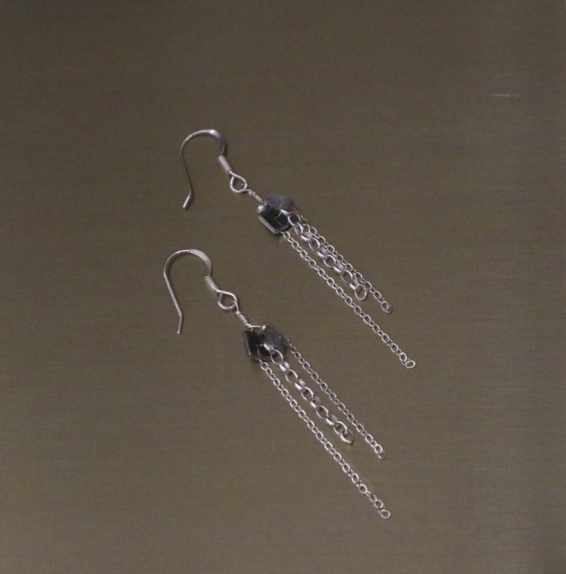 找它 / 黑瓦诗舍 - 925银耳环 - 耳环/耳夹 - 纯银 银色