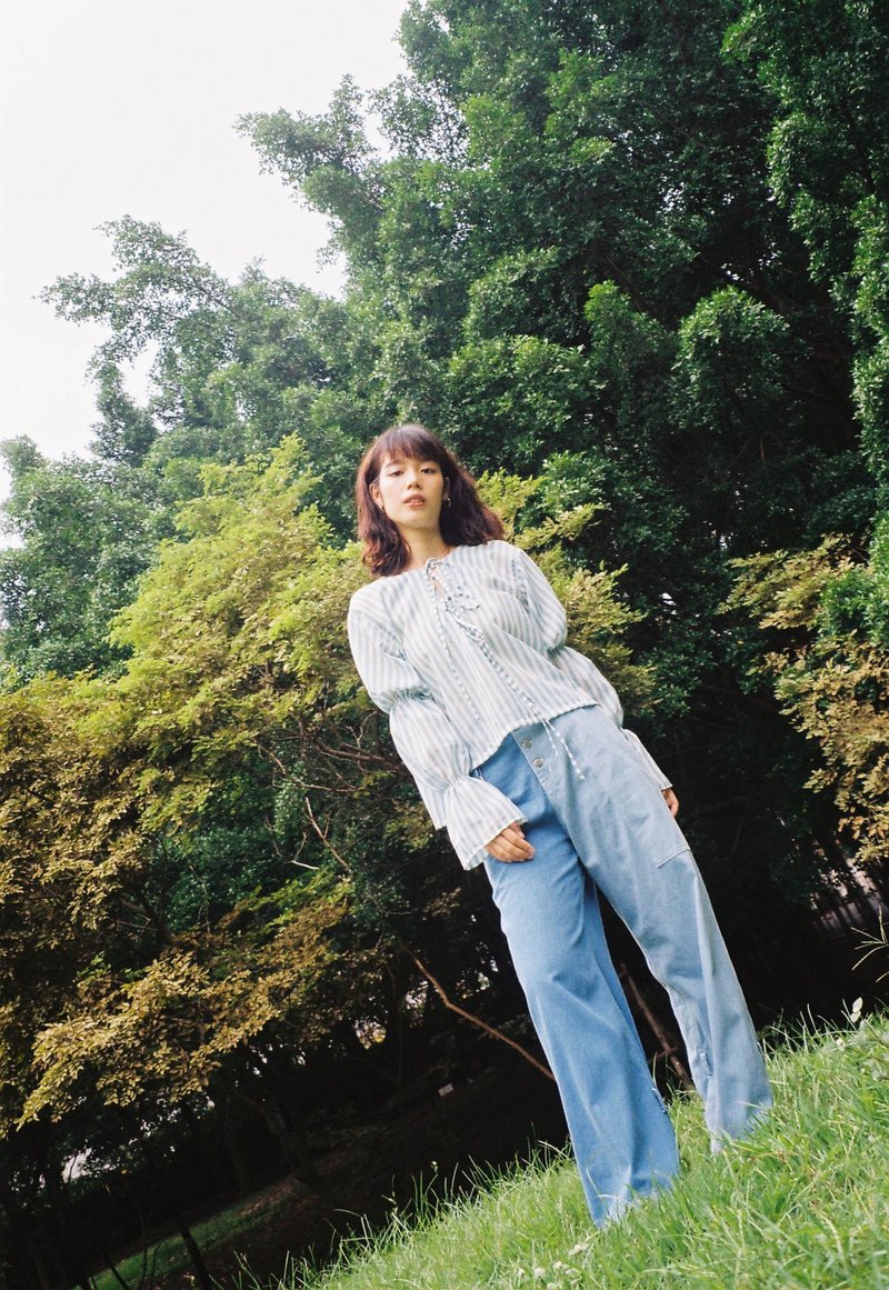 浪漫上衣 (蓝条纹) - 女装上衣 - 棉．麻 蓝色