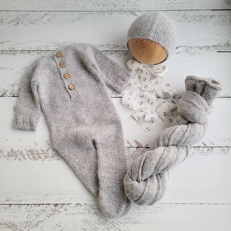 White/Grey Fluffy newborn romper witn bonnet. Baby photo props. - 婴儿饰品 - 羊毛 