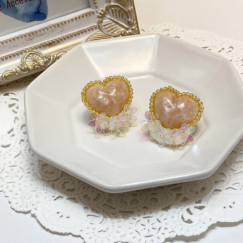 爱心 树脂 刺绣 耳环 粉色 晕染 珠饰刺绣 - 耳环/耳夹 - 树脂 粉红色