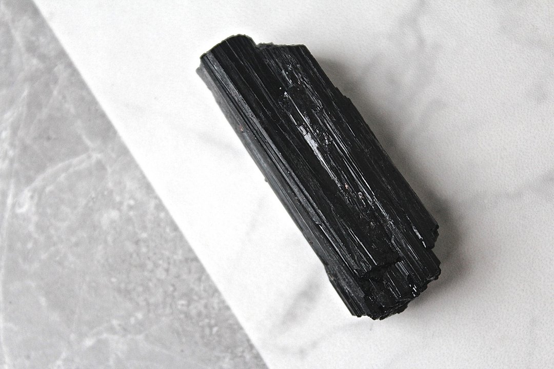 石栽 SHIZAI 黑碧玺柱原矿-不含座 - 摆饰 - 石头 黑色