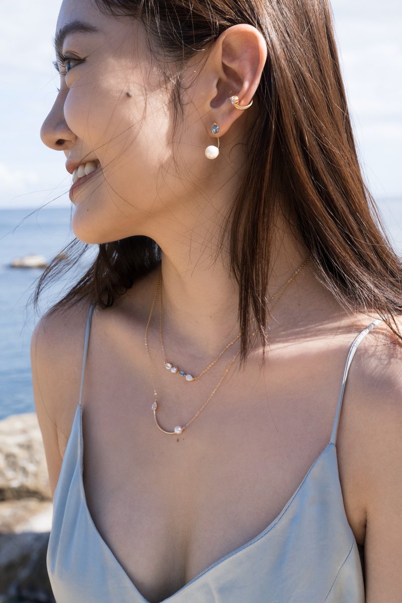 勇往直前海系撞色珍珠耳环 925银厚镀18K金 Corag P Earring - 耳环/耳夹 - 珍珠 金色