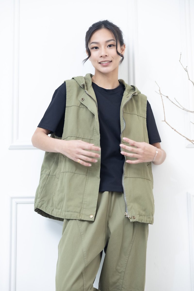 连帽抽绳横缝线伞状背心 军绿色 - 女装背心 - 其他材质 绿色