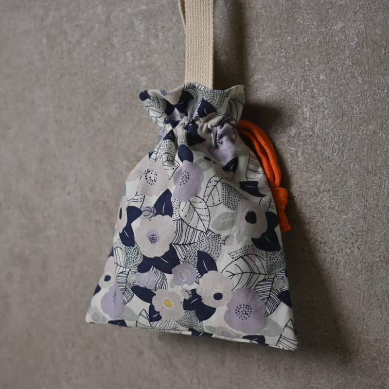 浅紫桩花/手提束口收纳袋/万用包 - 化妆包/杂物包 - 棉．麻 紫色