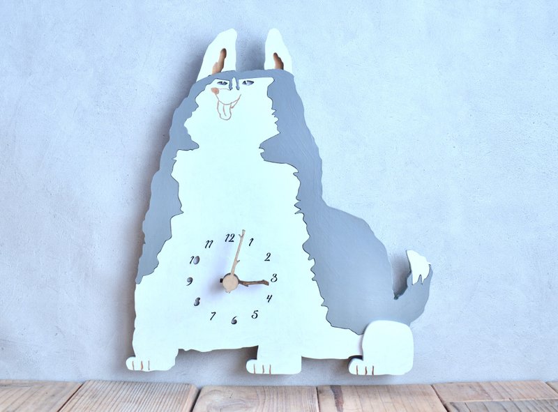 Majestic Siberian Husky White x Gray Clock Wooden Wall Clock - 时钟/闹钟 - 木头 灰色