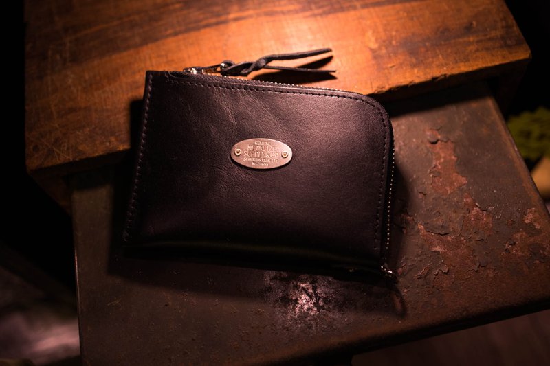 【METALIZE】经典铜牌皮革拉链零钱包-黑银版 - 零钱包 - 真皮 