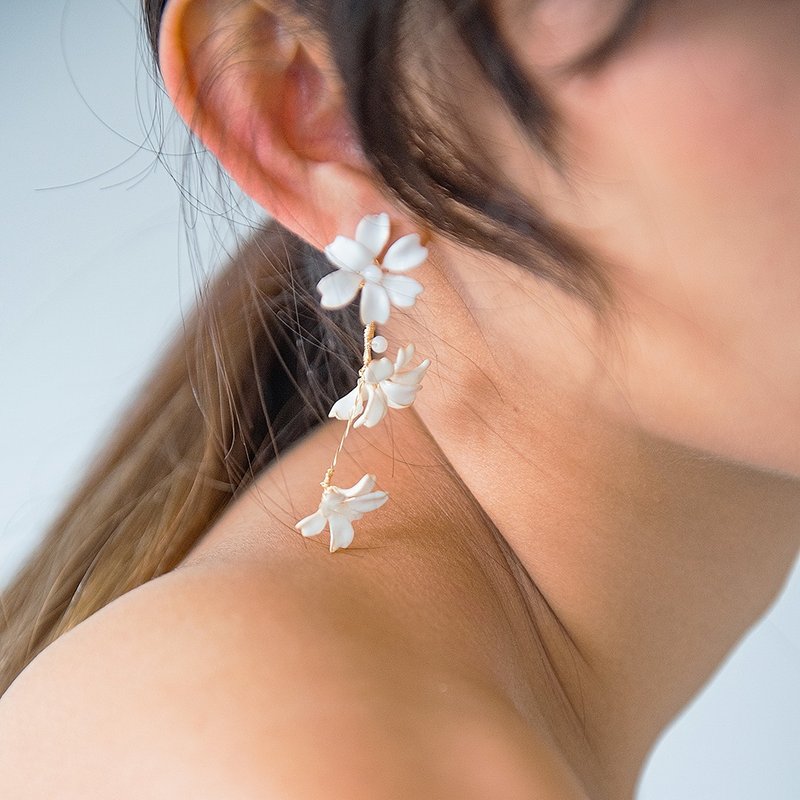 七里香//垂坠款// - 耳环/耳夹 - 树脂 白色