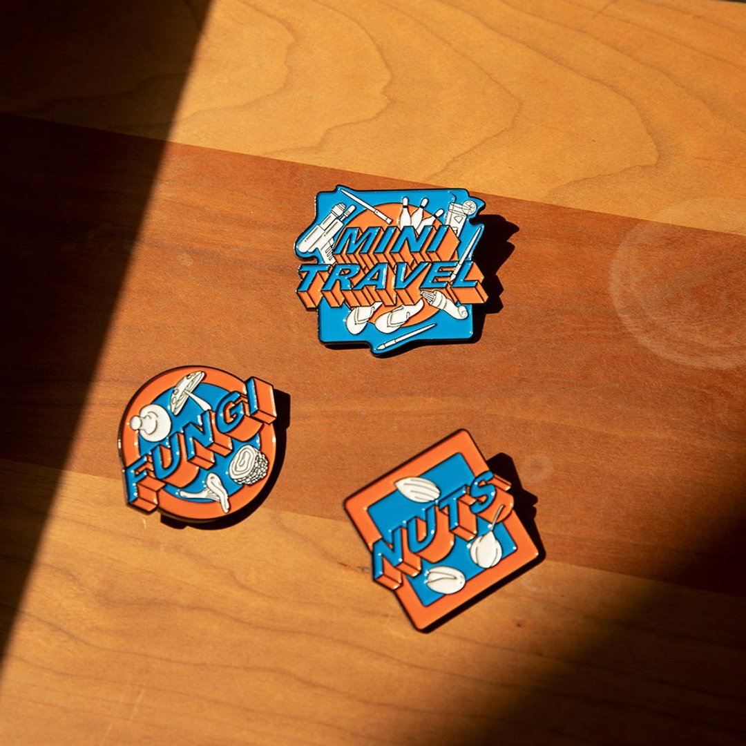 【ITO】品牌徽章 BADGE (胸章包袋潮流饰品)/ MINI TRAVEL - 徽章/别针 - 其他材质 