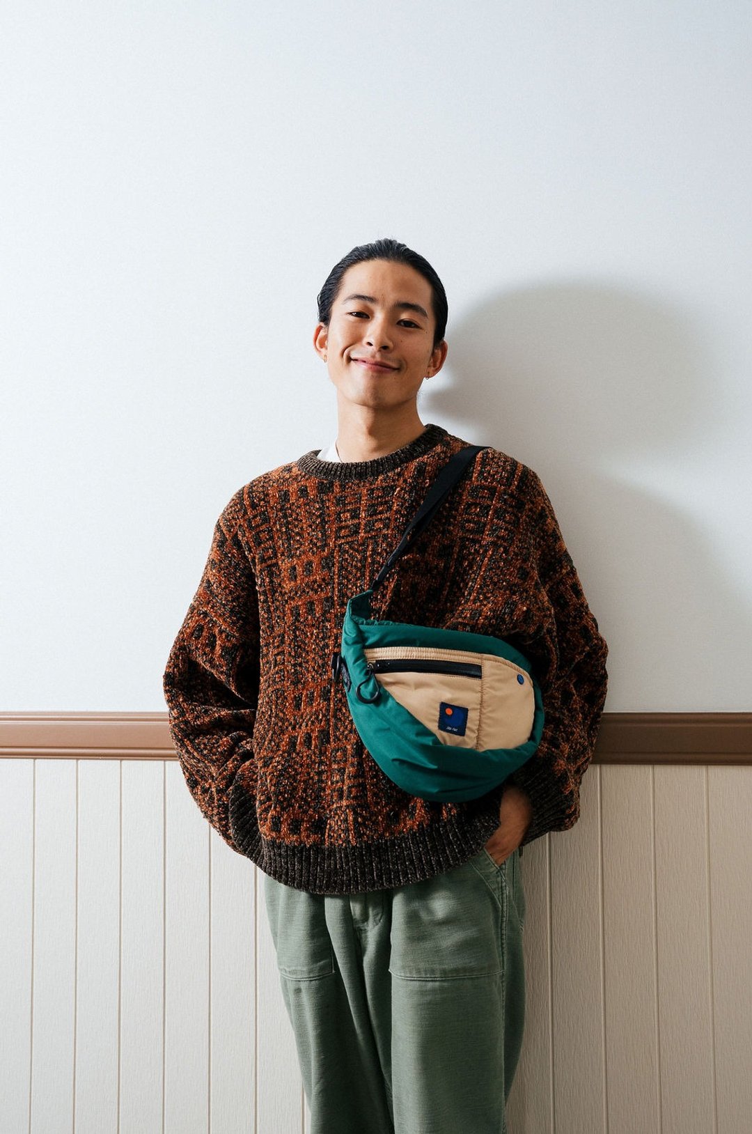 Halfmoon Autumn : Green Beige - 侧背包/斜挎包 - 尼龙 绿色