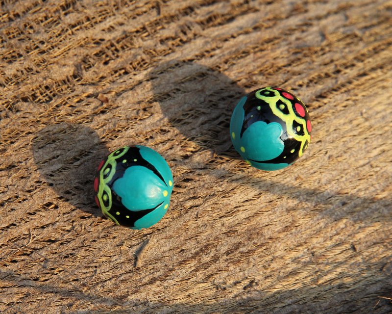 黑色圆球耳环 热带花草图腾手绘 - 耳环/耳夹 - 塑料 多色