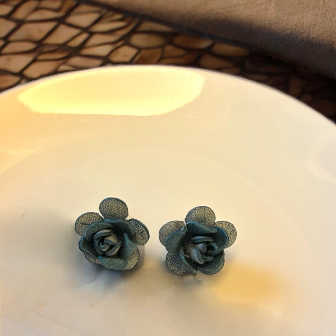 皮革花耳环 玫瑰耳环 细版 - 摆饰 - 真皮 多色