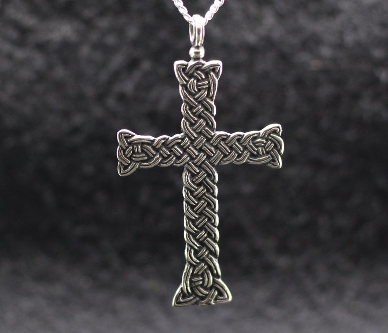 凯尔特绳结饰品十字架。凯尔特十字架中古世纪风格绳结。 - 项链 - 纯银 银色
