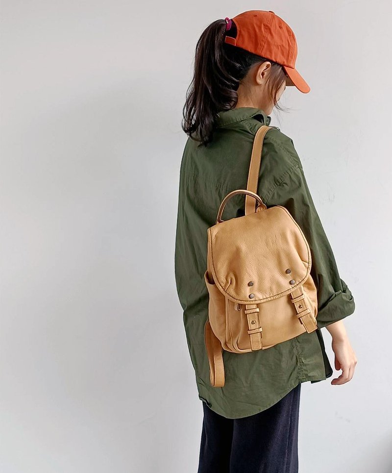军风复古多分层口袋真皮后背包 卡其 - 后背包/双肩包 - 真皮 卡其色