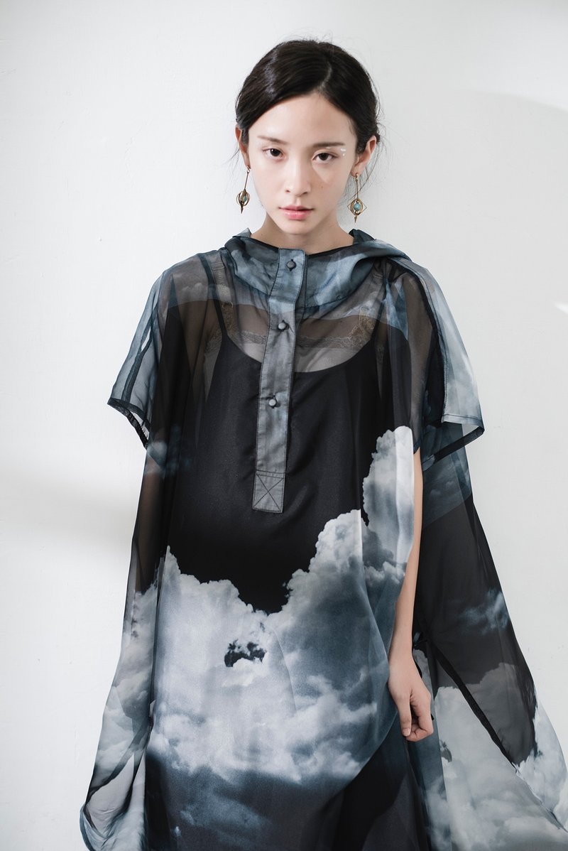 JUBY CHIU / 天边一朵云 不怕下雨斗篷连帽外套 - 女装衬衫 - 其他材质 白色