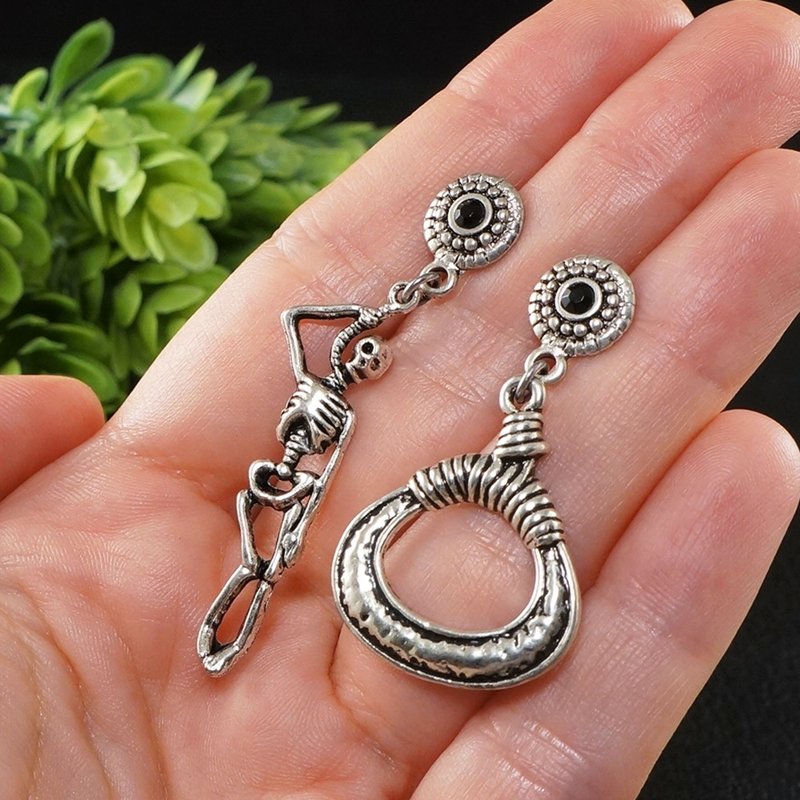 Silver Skeleton Skull Horror Hanged Skeleton Man Gallows Goth Earrings Jewelry - 耳环/耳夹 - 其他金属 银色
