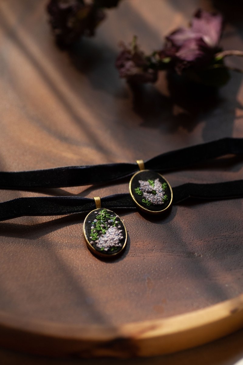 复古刺绣颈链|  5月诞生花 欧丁香 - 项链 - 其他金属 