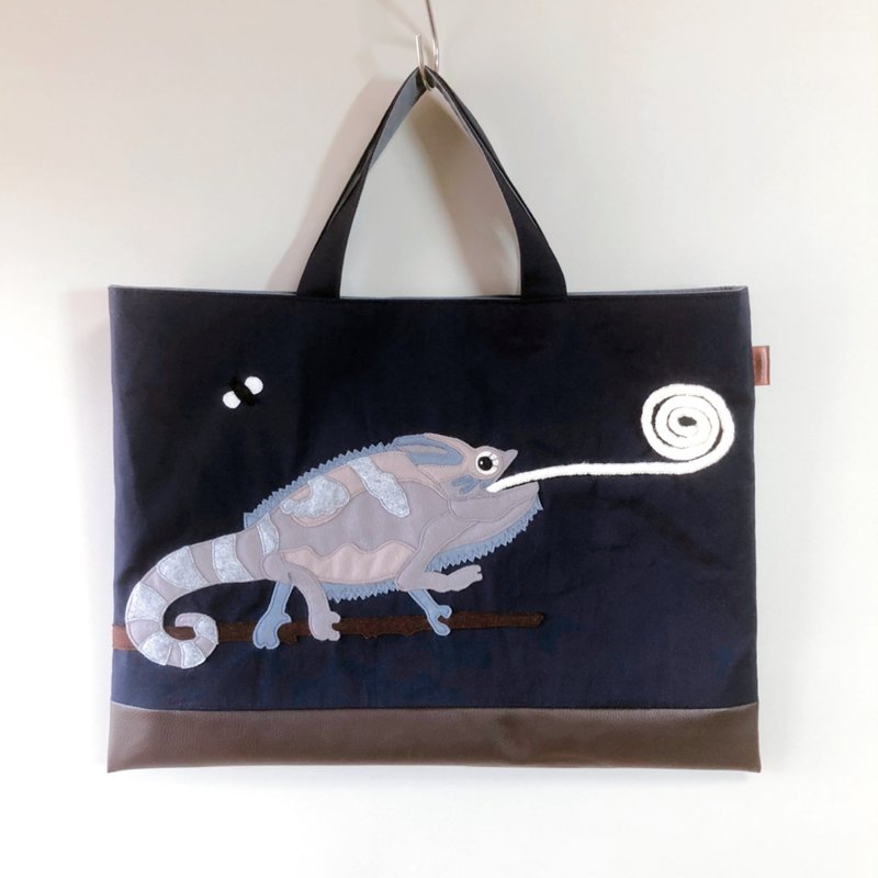 Chameleon Quilted book Bag - Navy Blue with Faux Leather - 其他 - 棉．麻 黑色