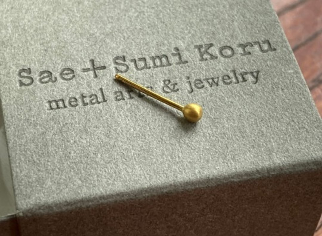 K24 纯金 雾面加工圆珠针式耳环 K24 Round Ball Stud 单只 K24 释迦玉耳环 - 耳环/耳夹 - 宝石 
