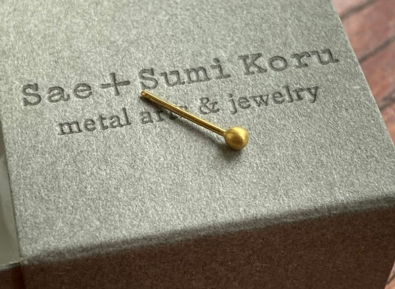 K24 纯金 雾面加工圆珠针式耳环 K24 Round Ball Stud 单只 K24 释迦玉耳环 - 耳环/耳夹 - 宝石 