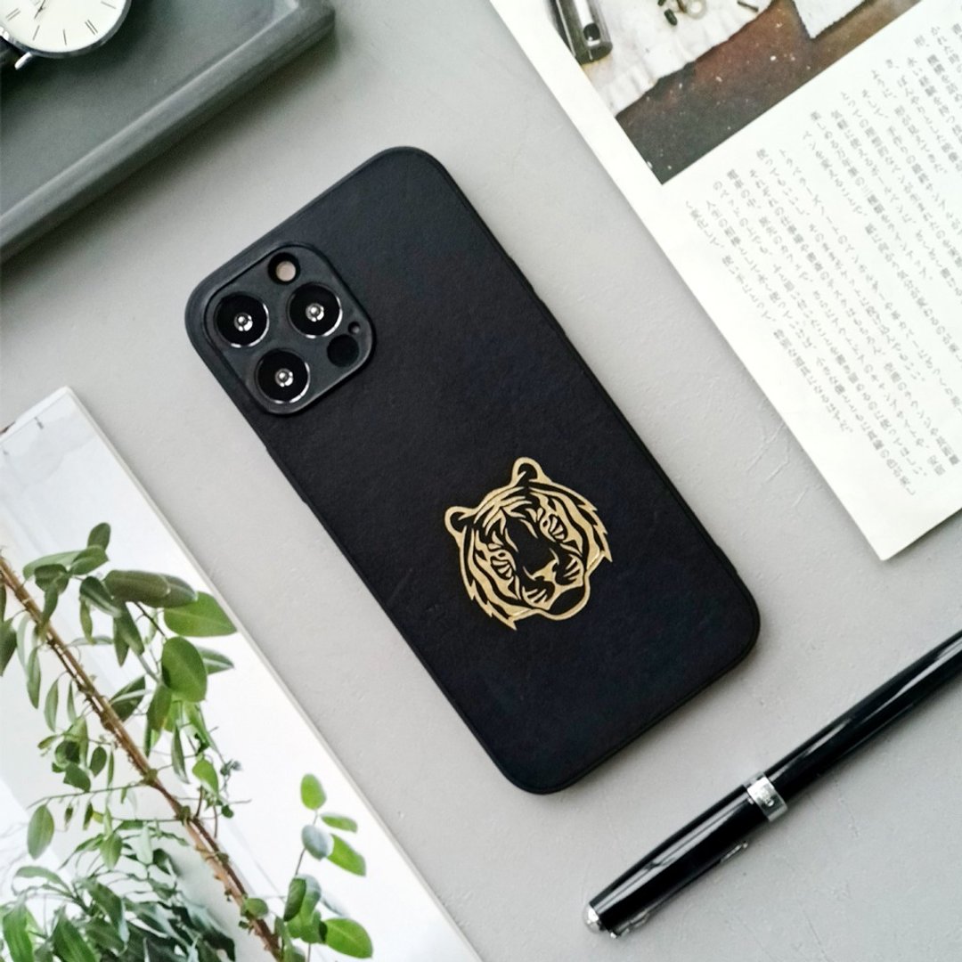 心有猛虎 |黑色iphone15promax手机壳真皮14plus保护套13苹果防摔 - 手机壳/手机套 - 真皮 黑色