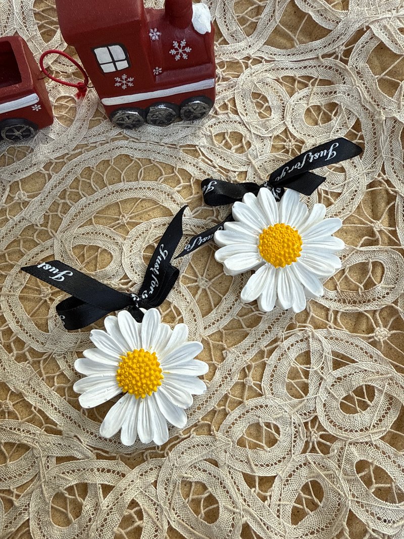 好日手作。黑白雏菊扩香石膏花摆饰装饰吊饰香氛仪式圣诞礼物新年 - 摆饰 - 其他材质 黑色