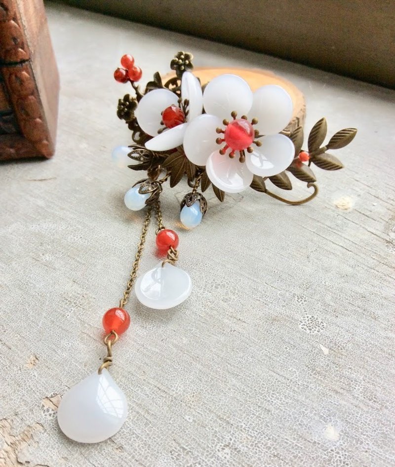 喵手作~复古中国风大梅花发夹(白/青古) - 发饰 - 其他材质 白色