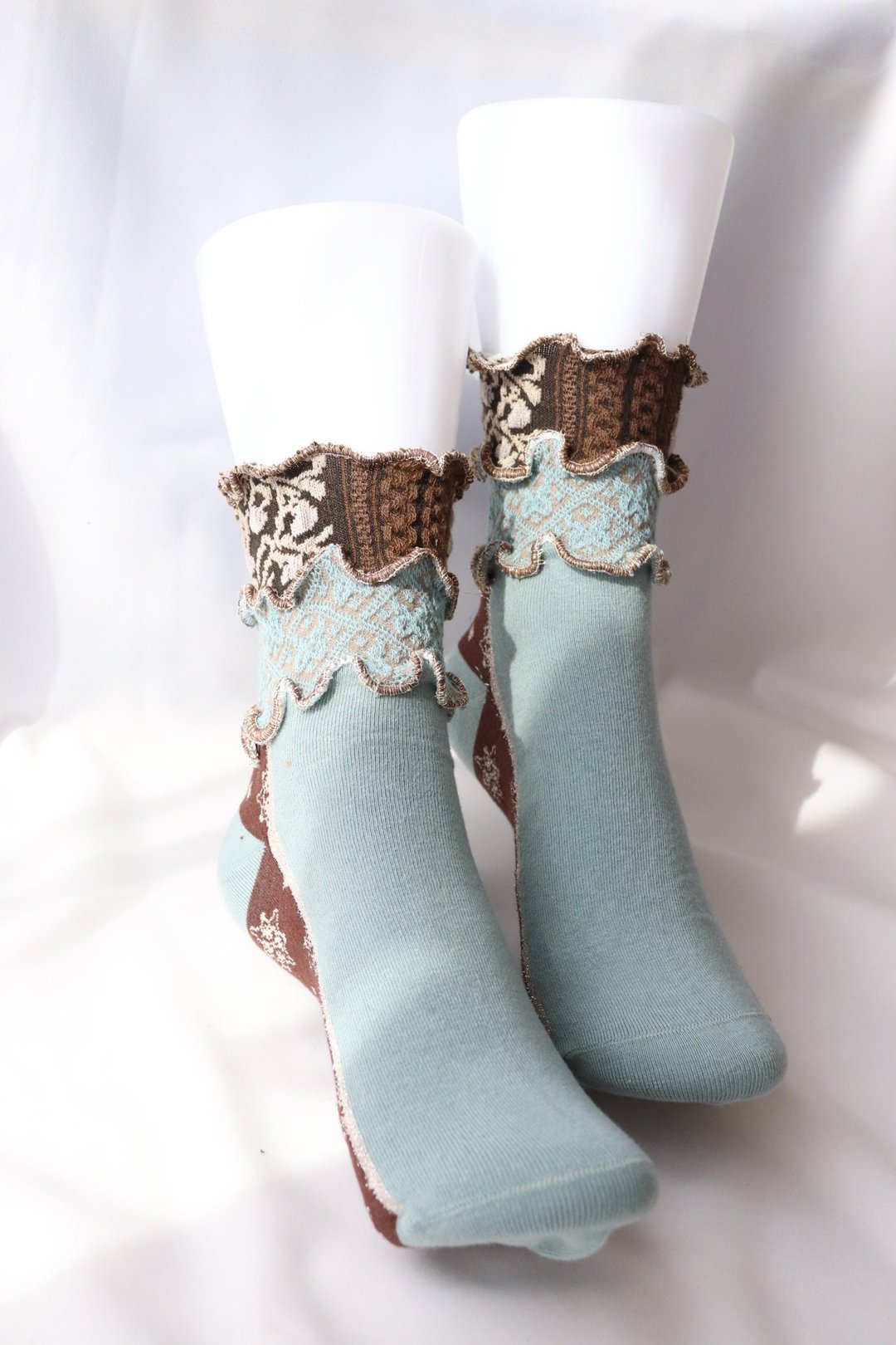 绿色×棕色 彩色荷叶边袜子 抢眼袜子 个性袜子 22.5〜25 女袜 socks - 袜子 - 其他材质 绿色