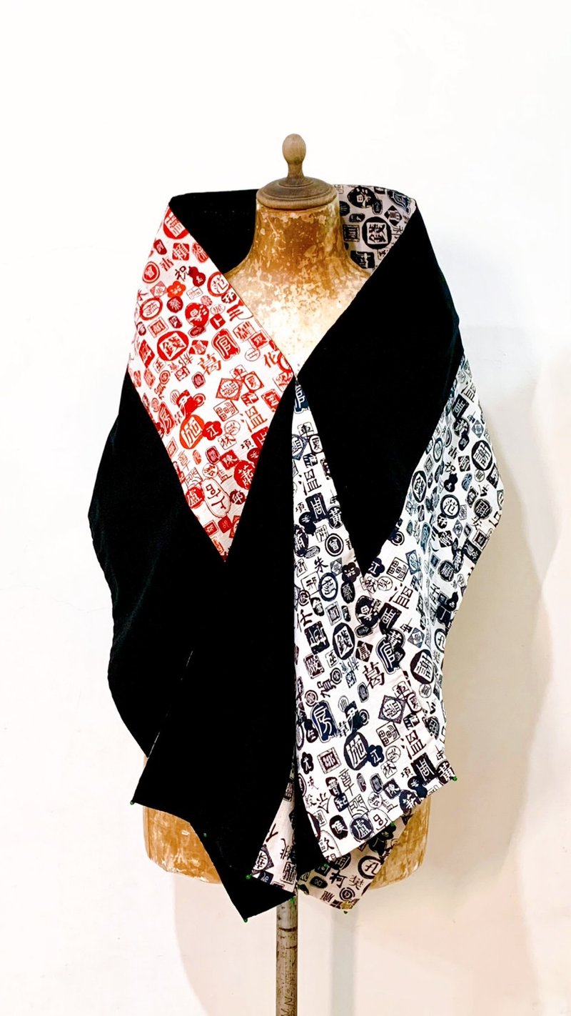 纯手作/文字印花红黑撞色文青风纯棉围巾披肩 - 围巾/披肩 - 棉．麻 黑色