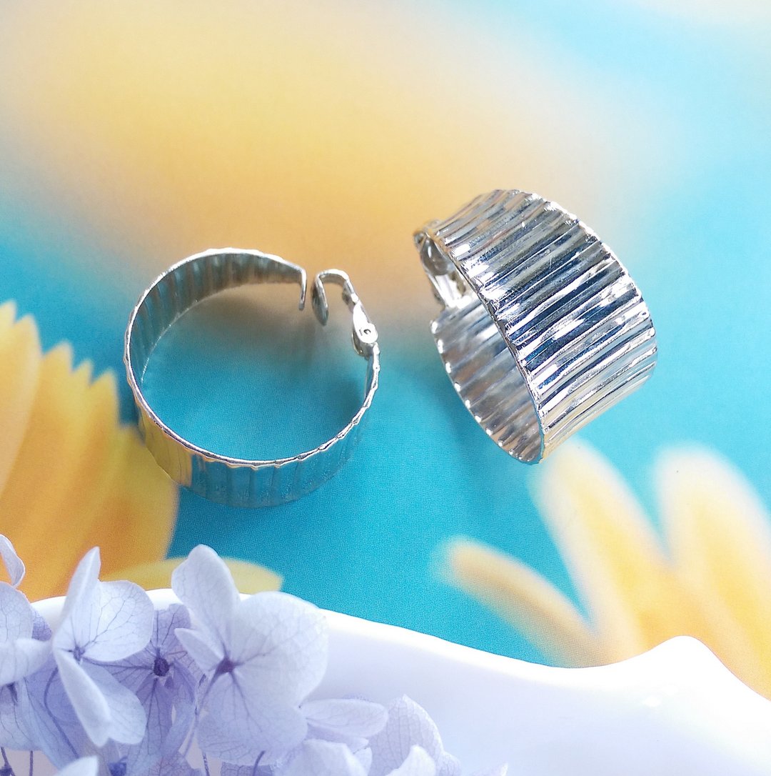 Vintage Jewelry 西洋古董饰品 银色调 波浪 宽版 C 圈 夹式耳环 - 耳环/耳夹 - 其他金属 金色