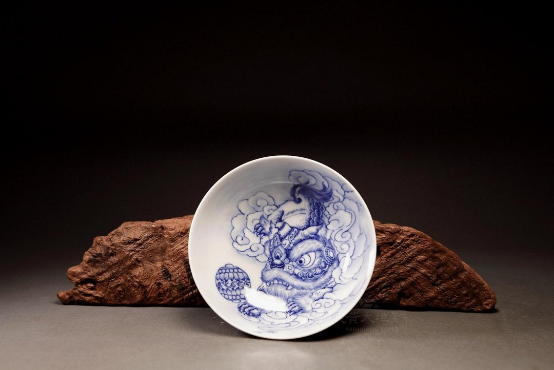 【舞动干坤】 龙山堂 景德镇 杜王照 手工彩绘 青花釉里红120cc - 茶具/茶杯 - 陶 多色
