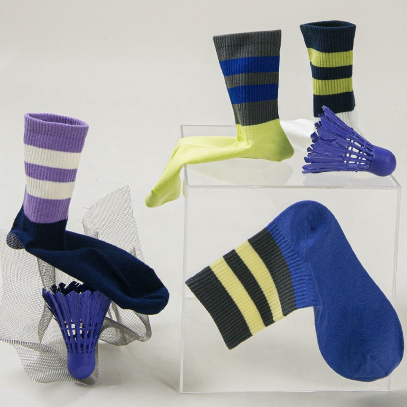 【女款】 女孩的运动场 撞色中筒袜 粗条纹 棉袜 短袜 日系休闲袜 - 袜子 - 棉．麻 黑色