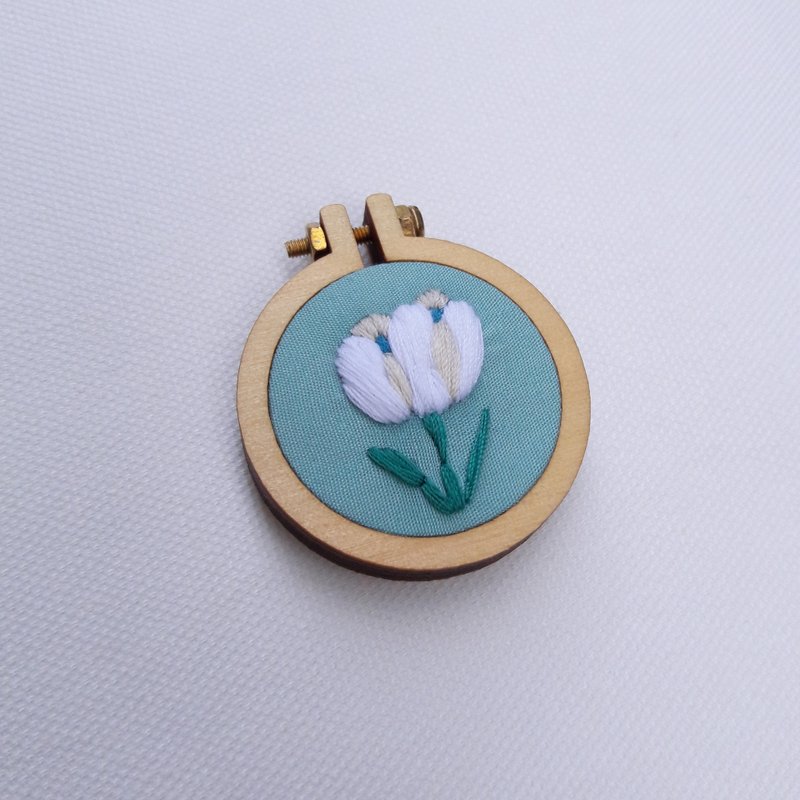 郁金香 手刺绣 别针 项链 耳环 - 胸针 - 绣线 白色