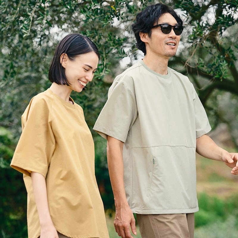 SETOUT-植物染机能袋鼠口袋缩口上衣 - 男装上衣/T 恤 - 聚酯纤维 卡其色